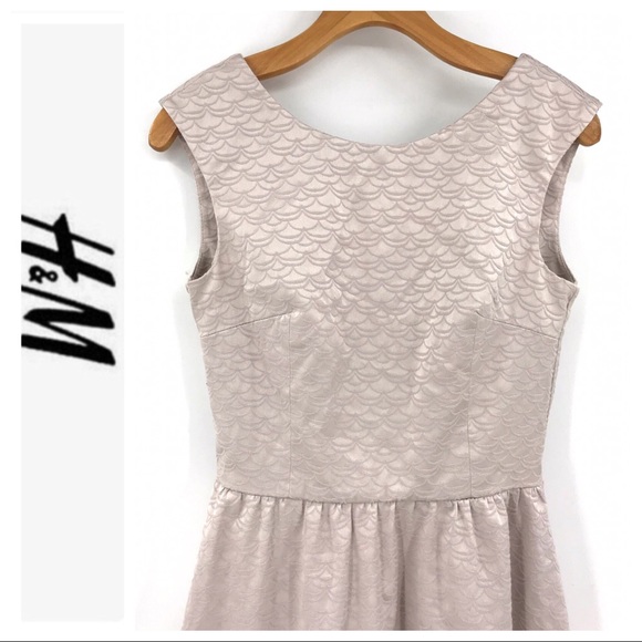 💕SALE💕H&M Ivory Golden Sleeveless Dress - Picture 4 of 8